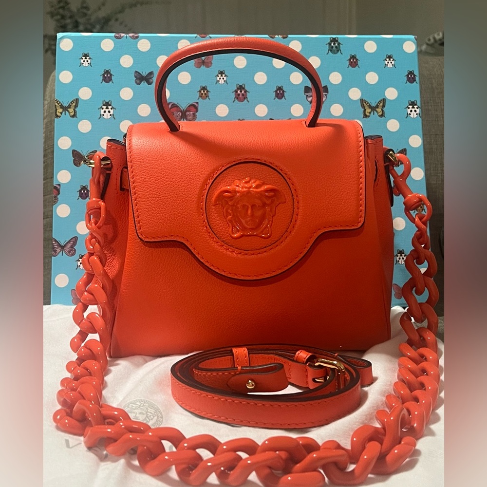 Versace top handle orange Medusa bag…) look at the video )